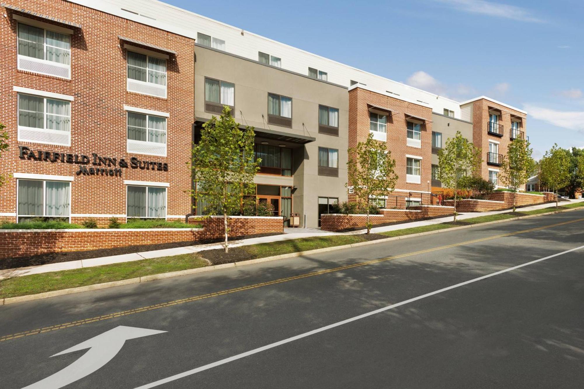 Fairfield Inn & Suites By Marriott Charlottesville Downtown/University Area Екстериор снимка